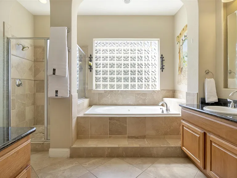 5600 Laguna Cliff Ln — Photo 13