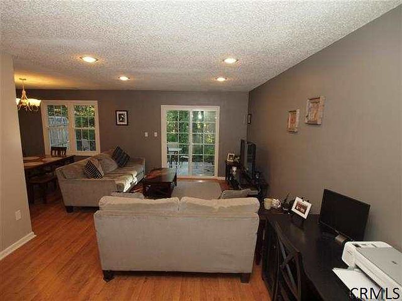 2nd image of 4005 CHAUCER Place