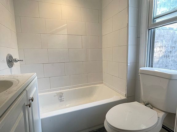5th image of 41 Garfield Ave Floor 1
