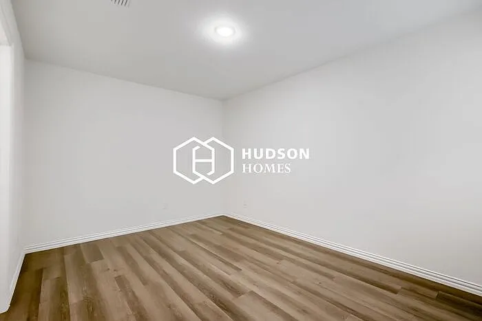 506 E Shepherd St — Photo 7