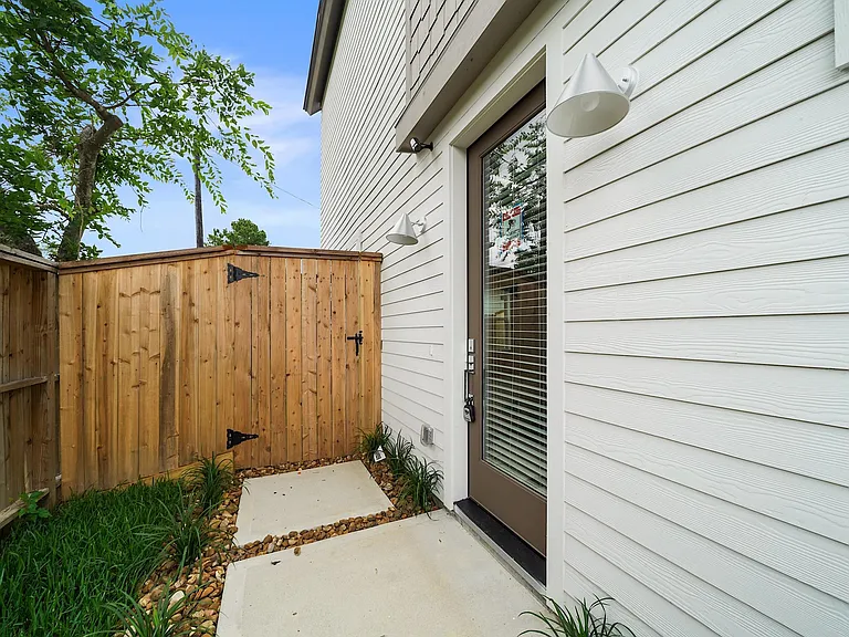 7504 Carver Rd #D — Photo 24