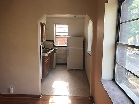 3rd image of 5821 Sunshine Dr