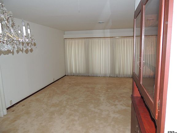 4th image of 910 E Mimosa Ln