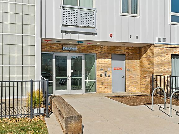 2nd image of 2525 Arapahoe St #301