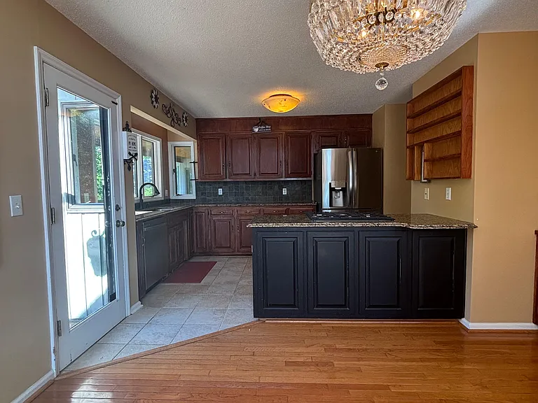 256 Greenbay Rd — Photo 11