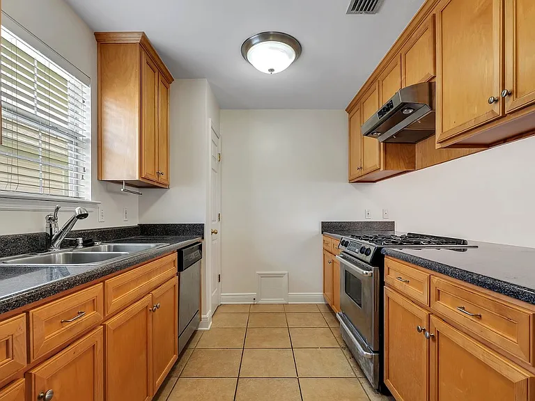 3259 Emerson Ln — Photo 5