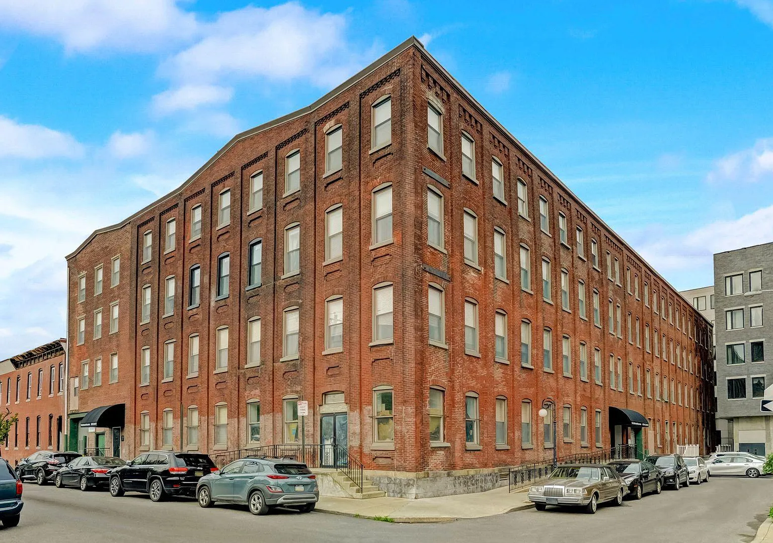 The Becker Building — Photo 1