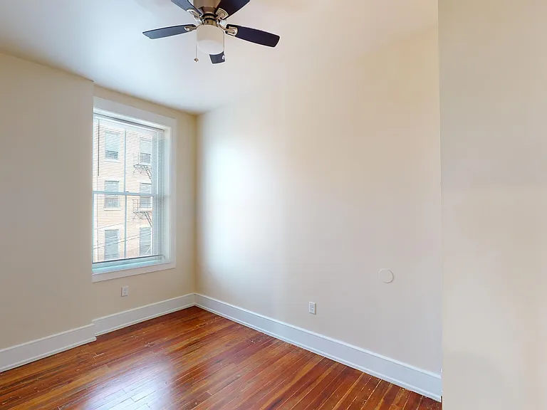 100 E Clifton Ave — Photo 10