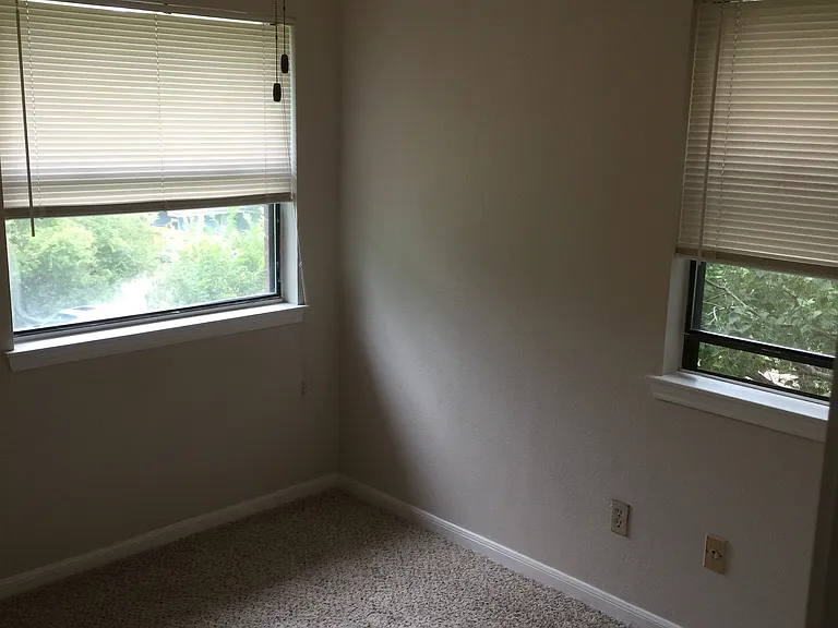 2400 Southland Dr #B — Photo 9
