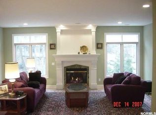 12476 Cedar Rd, Cleveland Heights, OH 44106