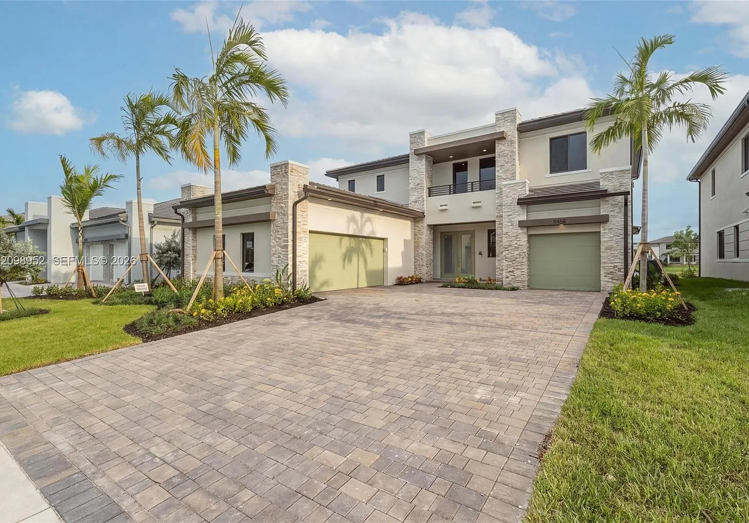 5 bed, 5.5 bath, $9,000 — Photo 1