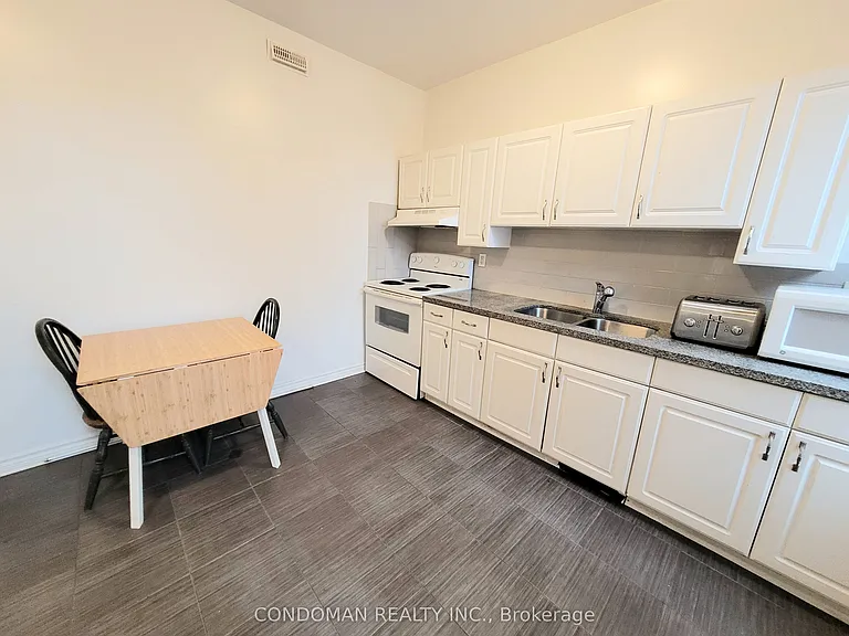 139 1/2 John St S #6 — Photo 6