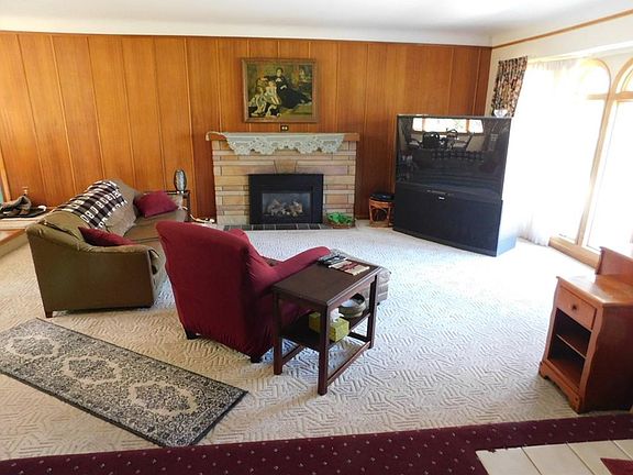 5th image of 1560 Maple Ave