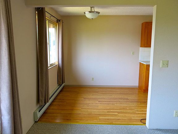3rd image of 1521 N B St