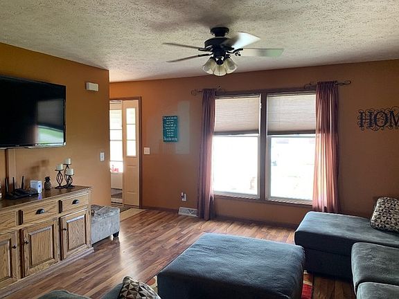 4th image of 100 Susan Dr #A
