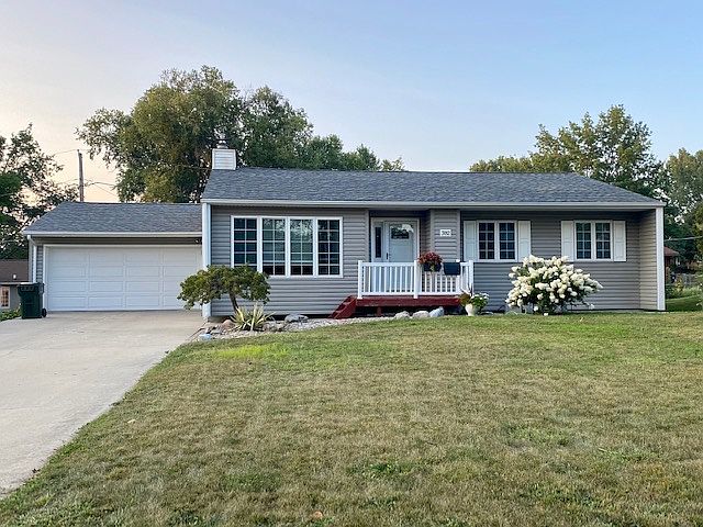 For Rent: $1,800 (3 bedroom, 2 bathrooms)