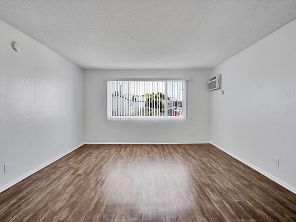 5th image of 771 Newport Ave APT 3