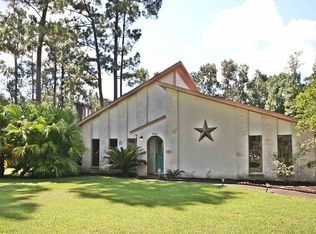 435 Pinemont Dr, Sour Lake, TX 77659