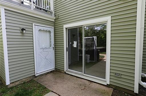 1st image of 35 Arrowwood Ln