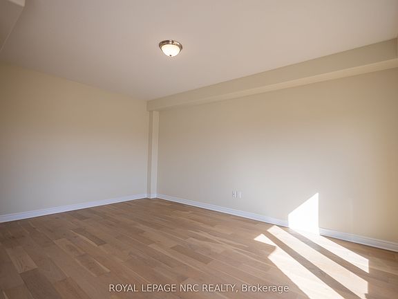 4th image of 33 Cinnamon St