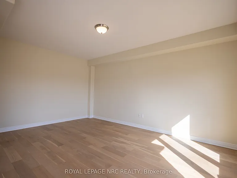 33 Cinnamon St — Photo 4