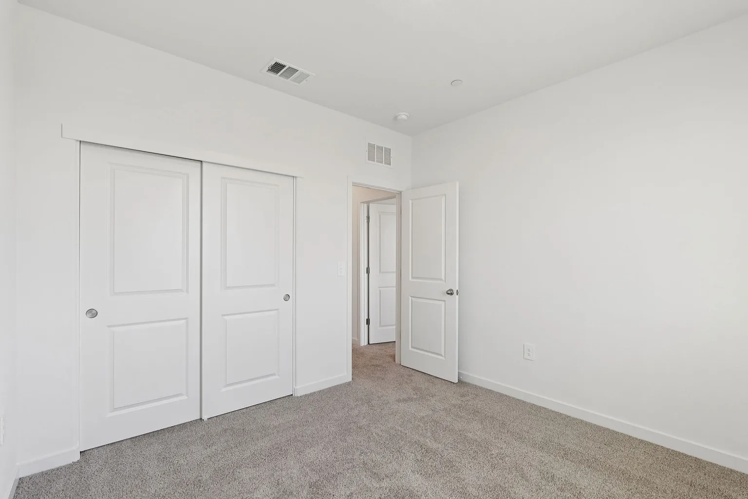 1453 McIntyre St photo 1