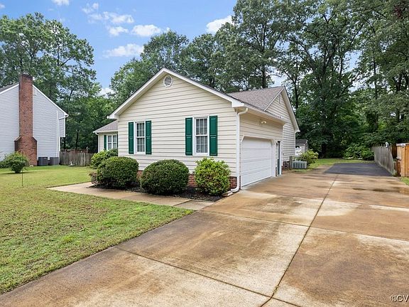 3rd image of 3825 Glen Oaks Ct