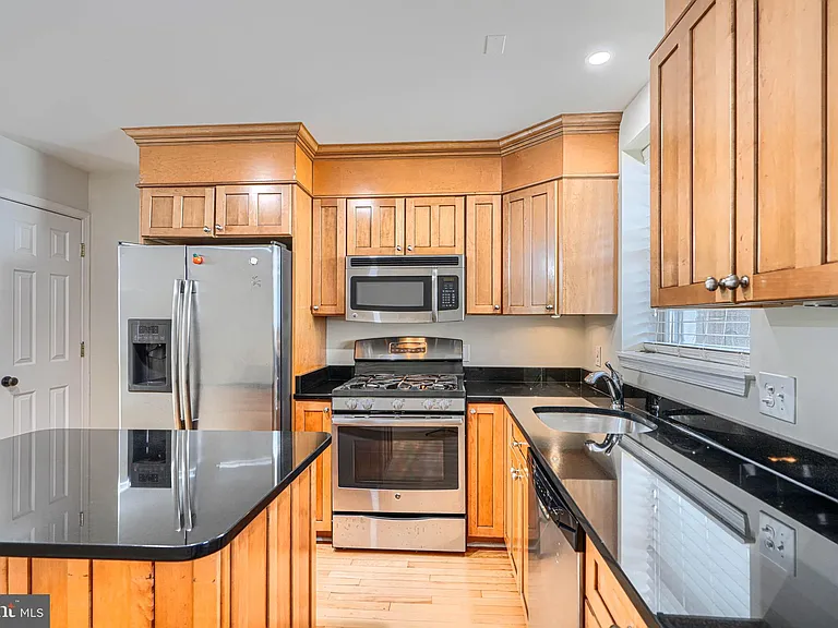 609 S East Ave — Photo 7