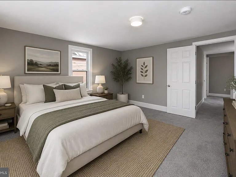 210 W Buck St — Photo 14