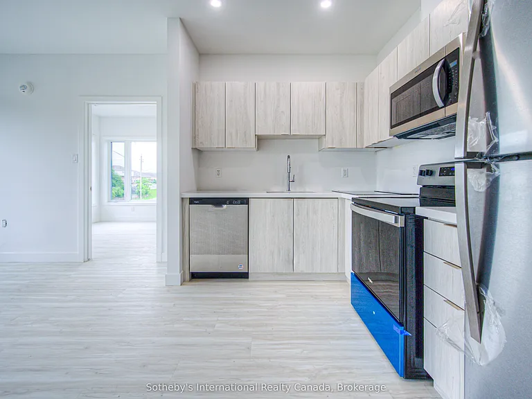 408 Dundas St S #302 — Photo 4