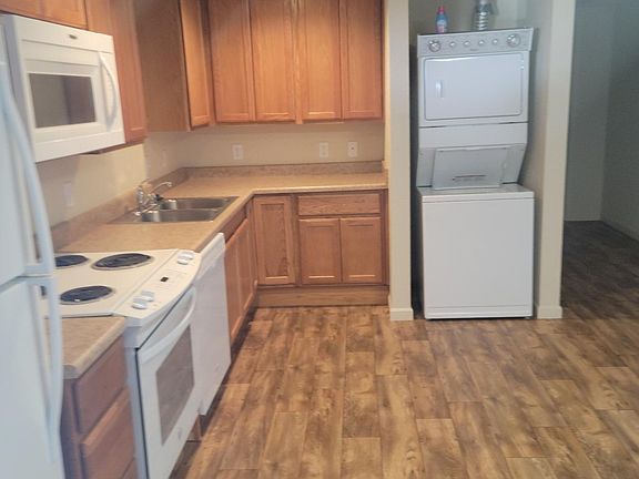 4th image of 460 Russell Ave #102
