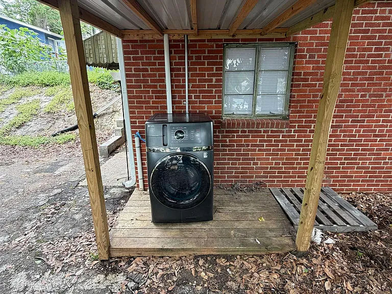 318 E Pershing St — Photo 13
