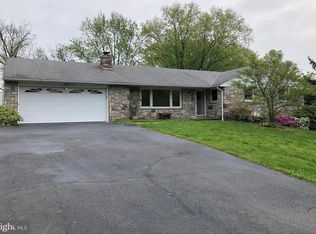 9 Lake Dr, Spring City, PA 19475