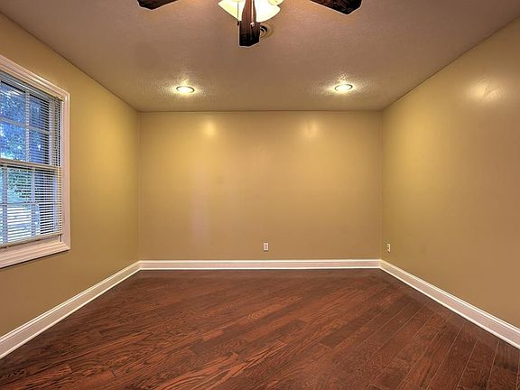 4th image of 1008 Beechwood Dr