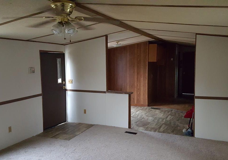 2nd image of 48 Circle Creek Ln