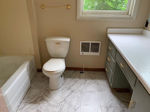 2nd image of 401 S Walnut St APT 1