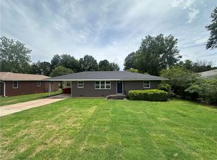 1302 Holloway St, Morrilton, AR 72110