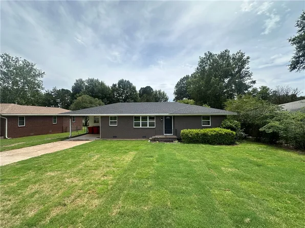1302 Holloway St, Morrilton, AR 72110