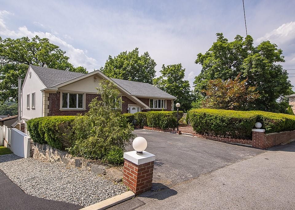 1st image of 148 Brewster Avenue