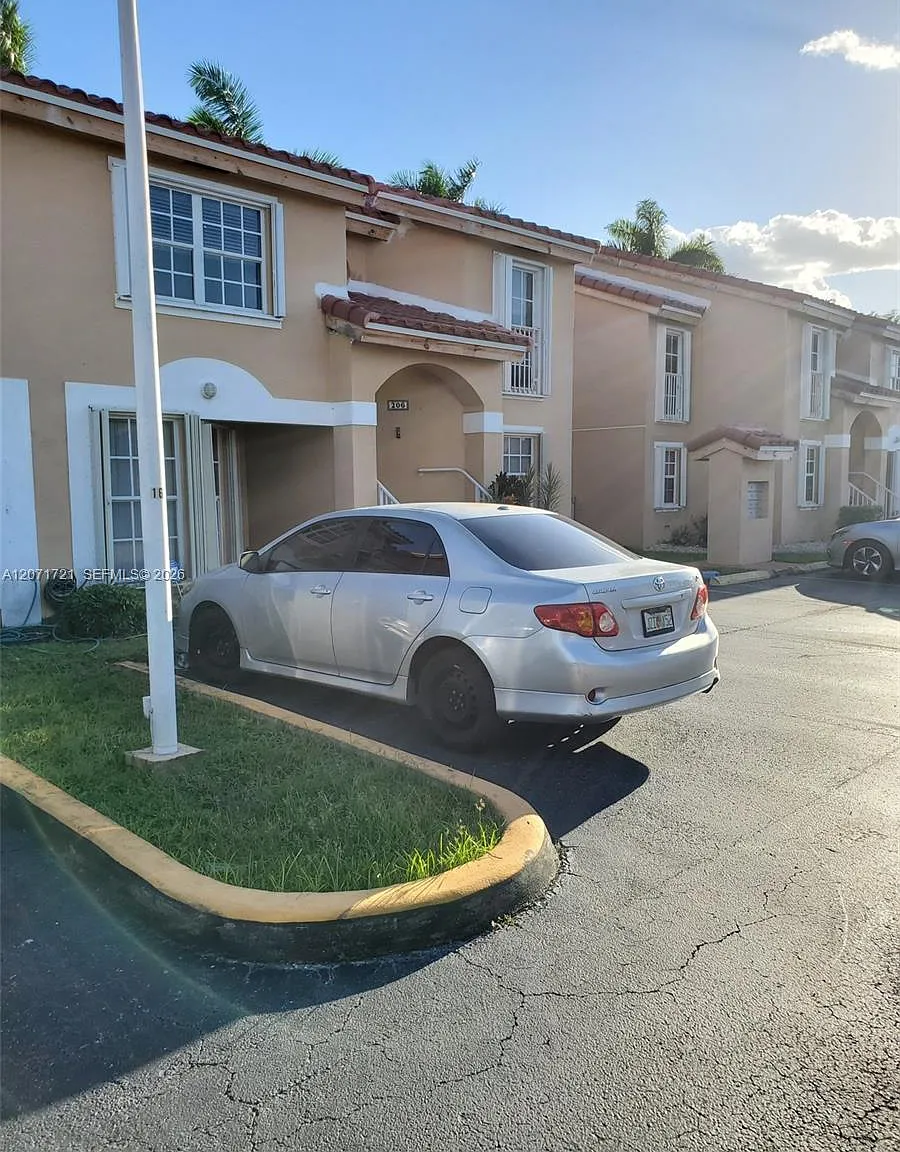 Sienna Villas Condo — Photo 3