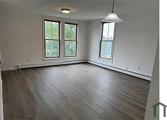 4 bed, 1670 sqft, $2,900 — Photo 2