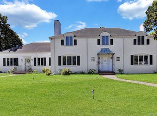 64 E Roe Blvd, Patchogue, NY 11772