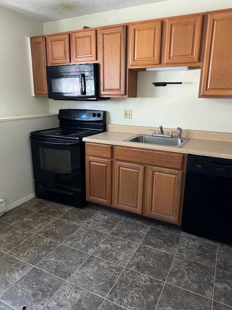 2 bed, $1,900 — Photo 2