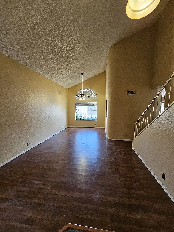 3 bed, 1603 sqft, $2,400 — Photo 3