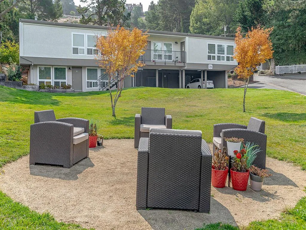 Trailhead Apartments at Tam Junction — Photo 4