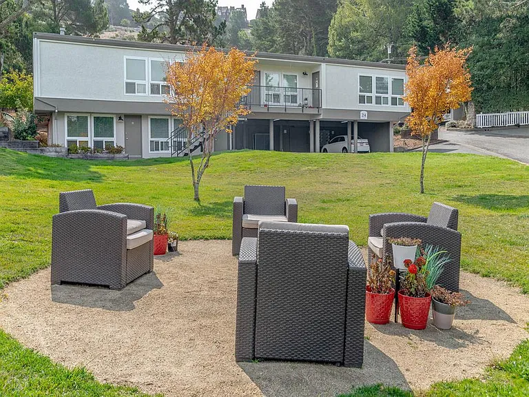 Trailhead Apartments at Tam Junction — Photo 2