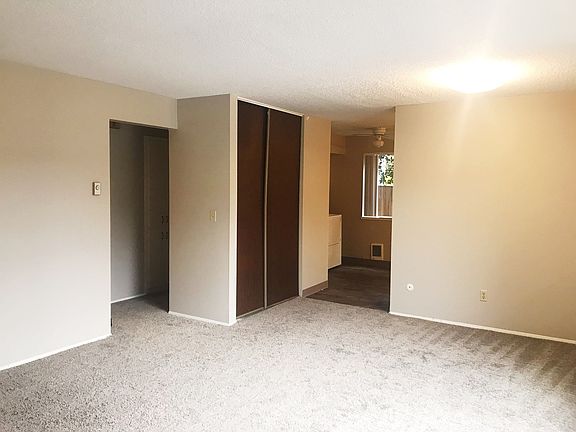 3rd image of 1525 SE Salmon St #1-5