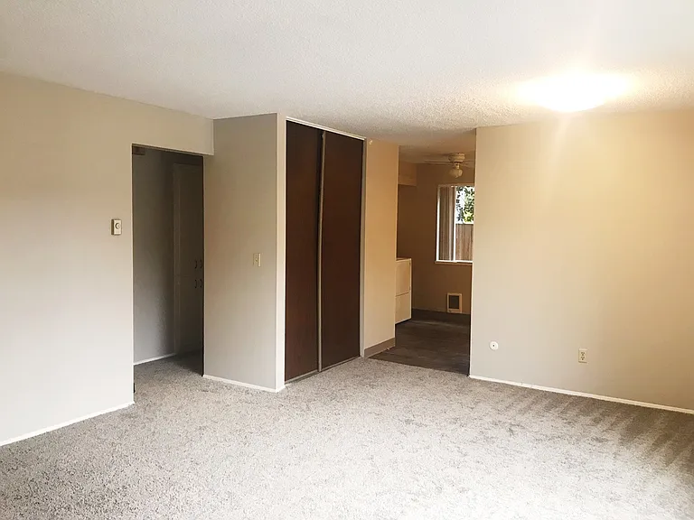1525 SE Salmon St #1-5 — Photo 3