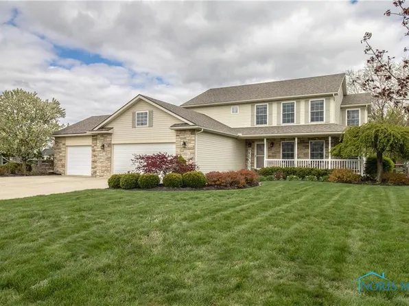 1393 Bobwhite Dr, Northwood, OH 43619