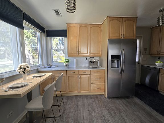 3rd image of 7937 W Barry Ave
